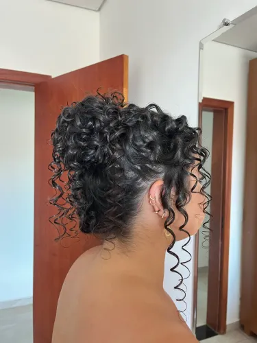 Penteados para noivas, debutantes, formandas