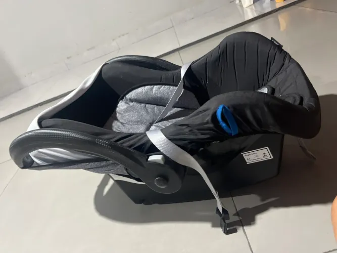 Vendo bebê conforto novo dois meses e sete dias de uso!