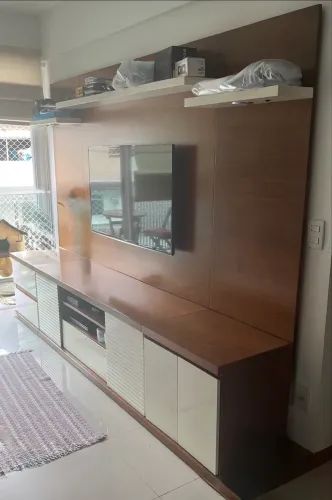 Painel de TV 2,8m com Gavetas, Módulos Fechados e Spots de Luz