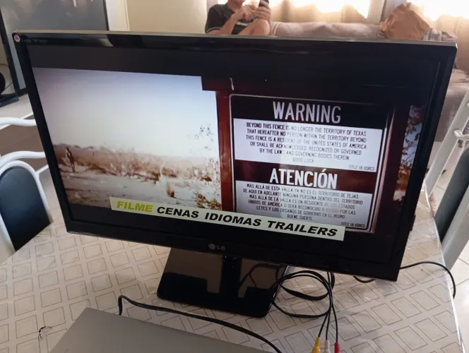 TV Monitor LG. 30" FullHD (LEIA)