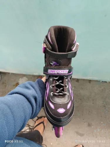 Patins semi novo