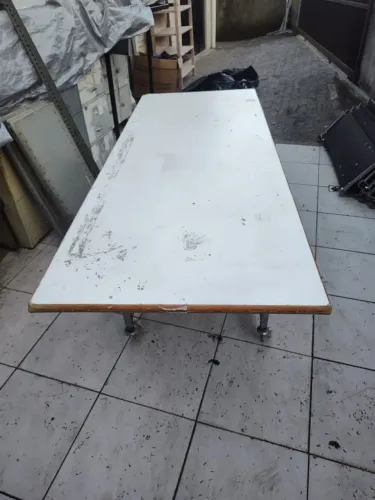 Mesa de Trabalho - Estrutura de Ferro - Com Rodinhas