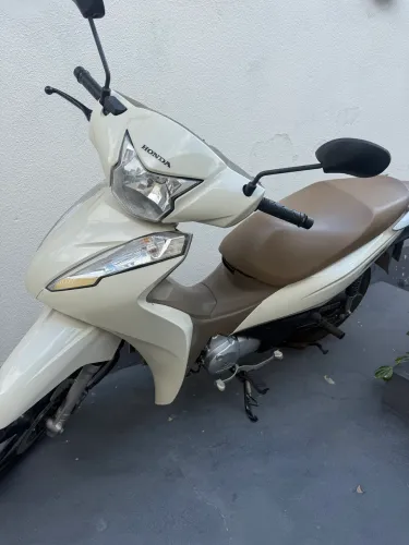 Honda biz 2023 pouco rodada