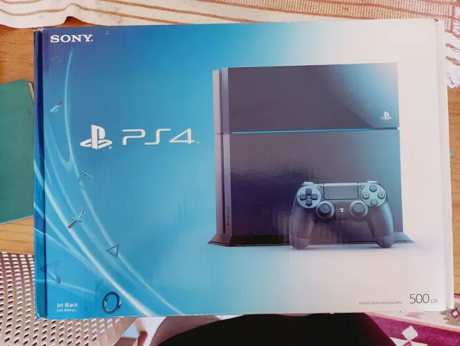 PS4 FAT 500GB com 01 controle + 02 jogos