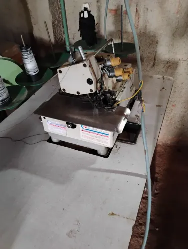 Máquina de costura industrial overloque