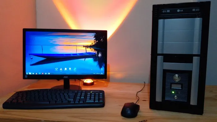Computador ótimo para o dia a dia. Barato mesmo! Completo com Wi-Fi e tudo! Aproveite!