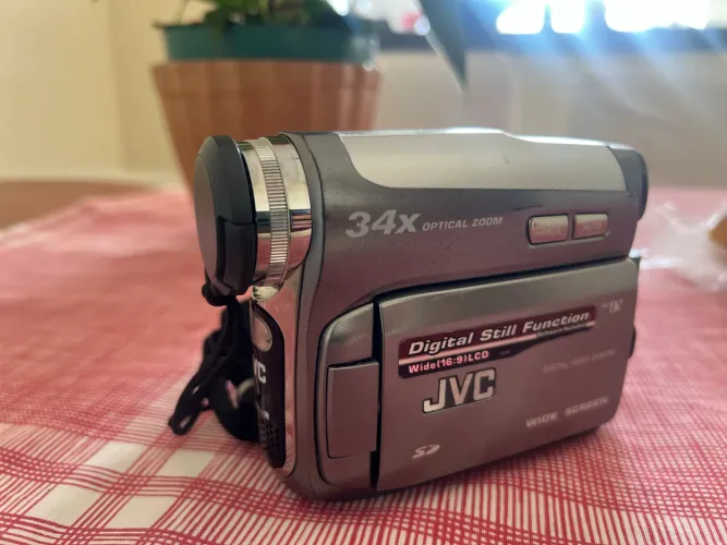 Filmadora Vintage - JVC GR-D770