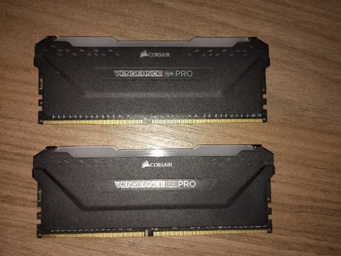 Memória Corsair 2x32GB - CMW64GX4M2E3200C16