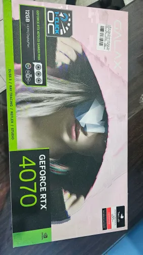 peças de computador e monitor