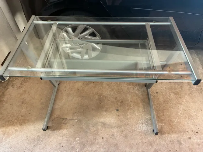Mesa de vidro para computador