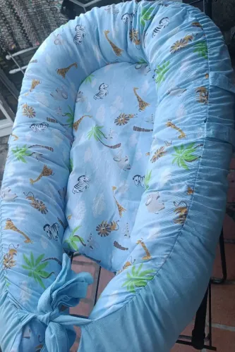 Ninho com mosquiteiro menino safari?