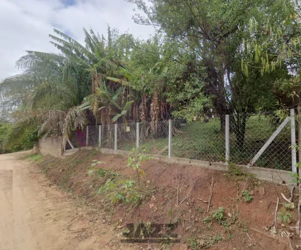 Terreno de esquina de 653 m² no Núcleo Giraldi, Serra Negra