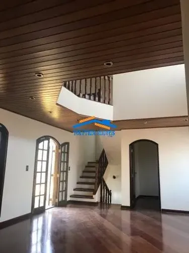 Sobrado 256m² com 4 dormitórios sendo 1 suíte em Quitaúna