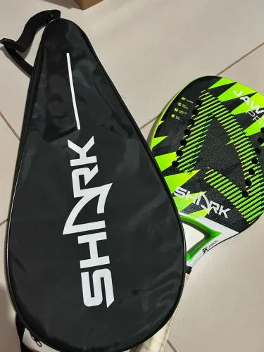 Vendo Raquete de Beach Tênnis Shark Jaws PRO