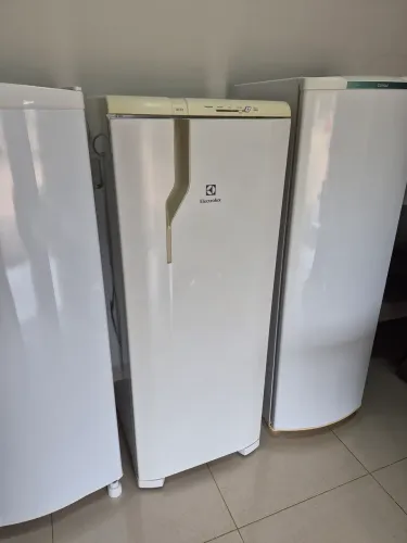 Geladeira Electrolux 240 litros 