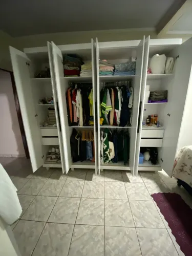 Guarda roupas 8 portas
