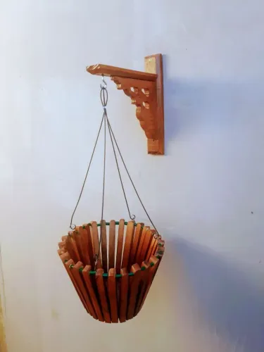 SUPORTE PARA PLANTAS? EM MADEIRA ?