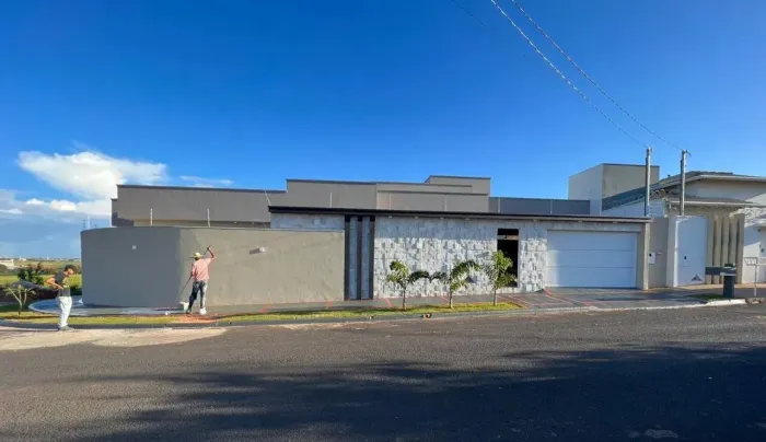 Térrea para venda tem 250 metros quadrados com 3 quartos em Interlagos - Araguari - MG