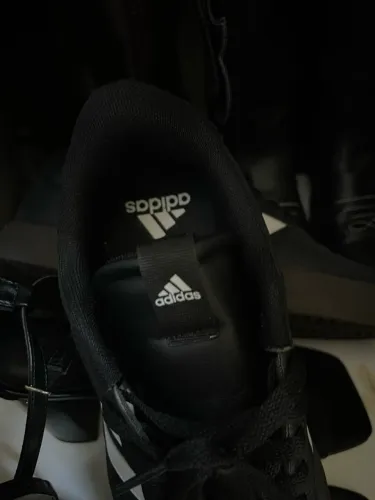 Tênis Adidas