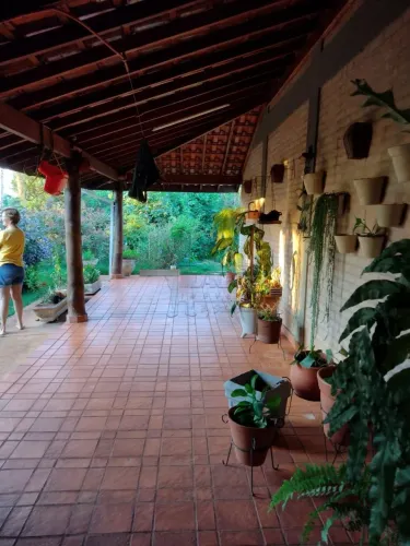 **LINDA CASA COM POMAR EM BRODOWSKI
