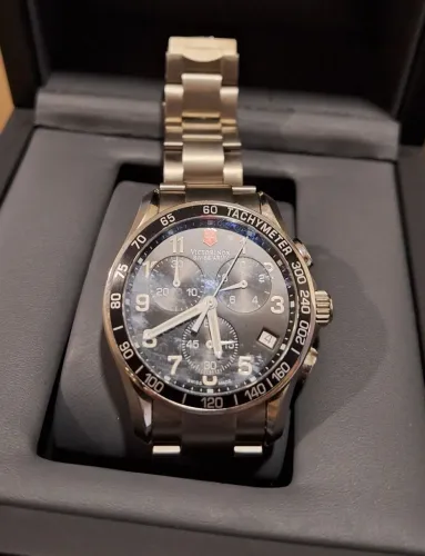 Relógio Victorinox Swiss Army Chrono Classic Titanium - original
