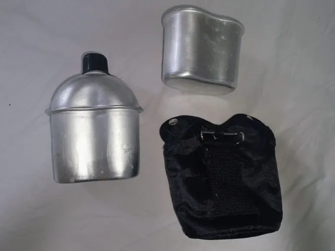Cantil em alumínio com caneca e capa