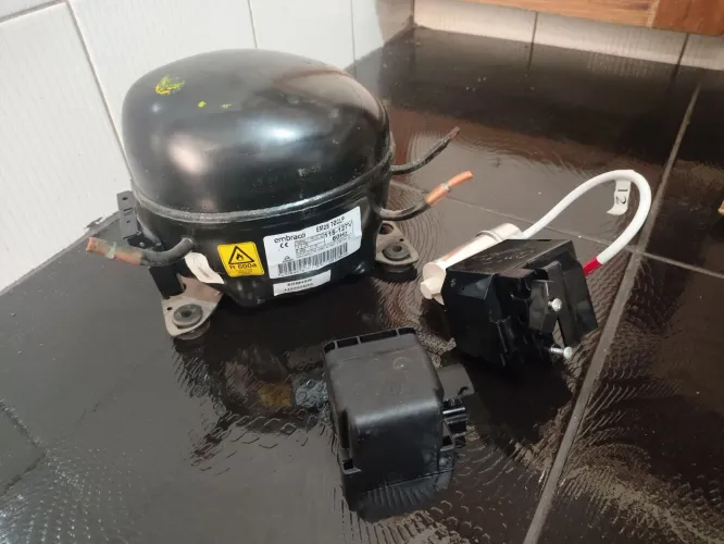 Motor de Geladeira Embraco BRM48N para recondicionar 