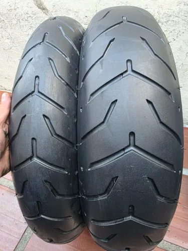 Par pneus 130/60 B19 e 180/55 B18 Dunlop Harley Davidson original.
