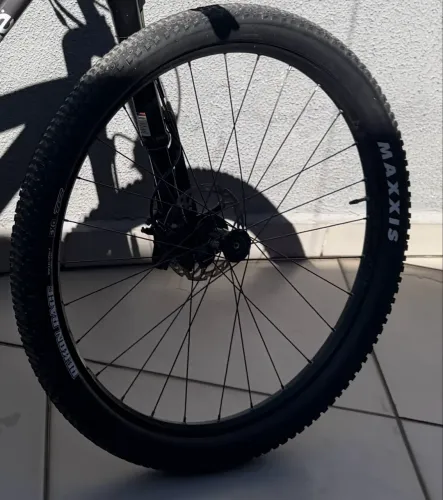 Par de Pneus Maxxis Rekon Race 29x2.40 EXO TR Tubeless Ready - Praticamente Zero!