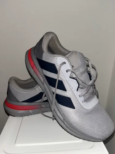 Tênis Adidas 
