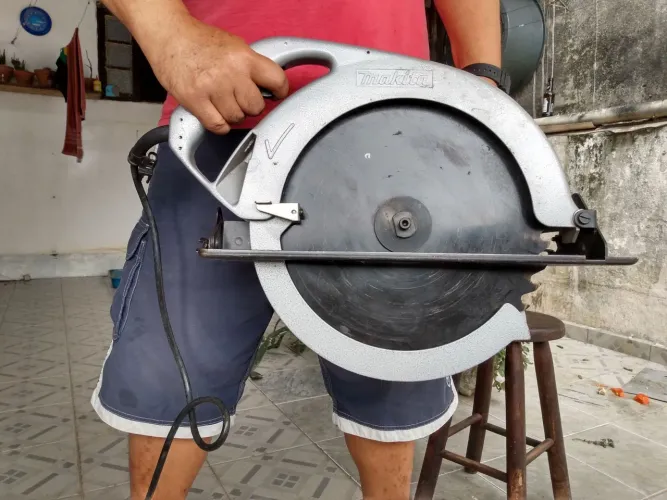 Serra circular Makita grande