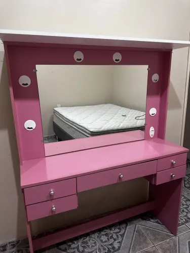 Penteadeira Camarim Grande Rosa com 5 gavetas e 6 lâmpadas