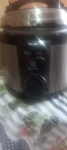 Vendo panela de pressão elétrica semi nova valor 400,00