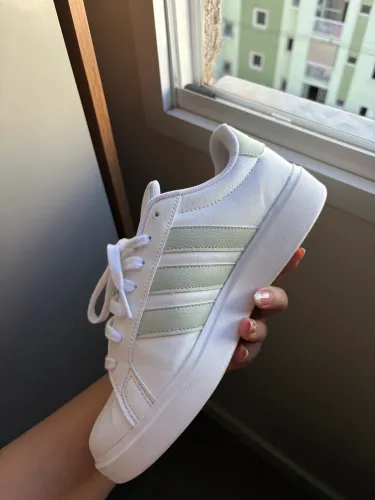 tênis adidas 
