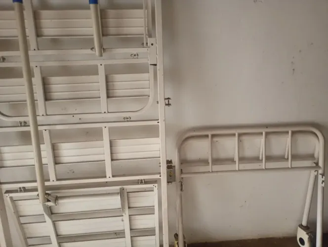 Vende-se uma cama hispitalar 1300 preço negociável 