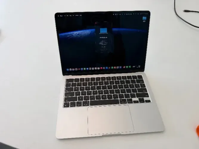 MacBook Air 13" M3 (2024) 24GB 512GB - com AppleCare, seminovo