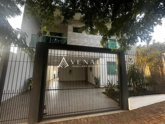 Sobrado à venda em Maringá, Cidade Jardim, com 3 quartos, com 290.28 m²