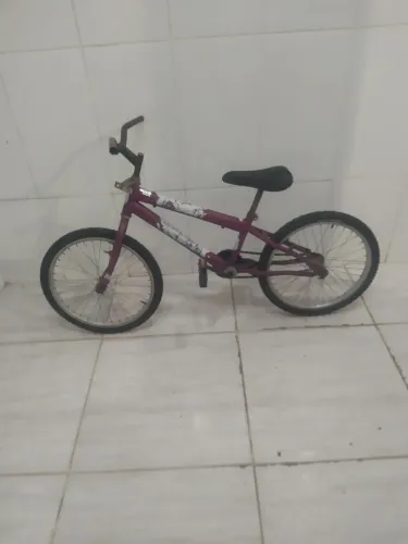 Bicicleta infantil algumas marcas de uso