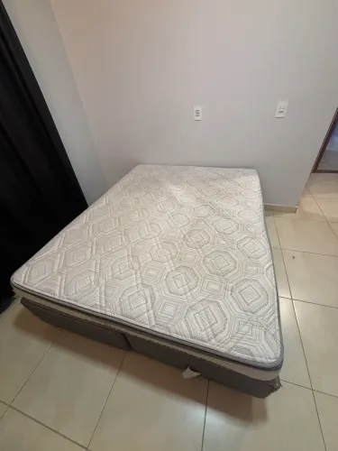 Cama casa queen