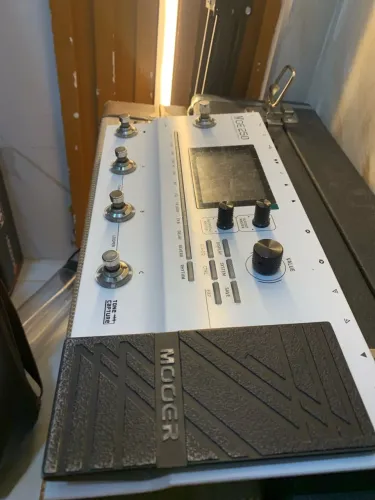 Pedaleira de guitarra mooer 