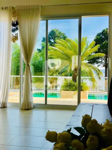 Casa de 6 quartos em condomínio no Cacupé