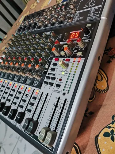 Mesa de som analógica Behringer xenyx X1622USB processador de efeitos digitais 24bits