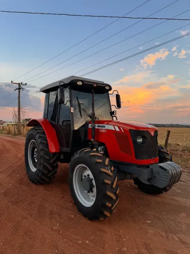 TRATOR AGRÍCOLA A VENDA