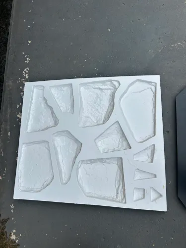 Vários Moldes de pedra