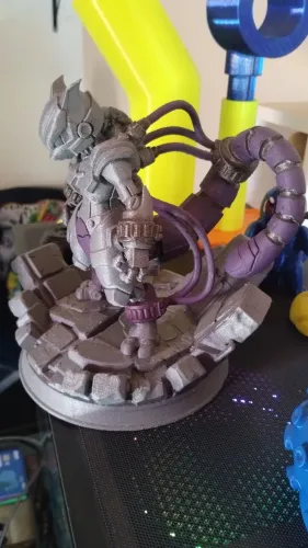 Mewtwo 20cm com detalhes pintados a mão