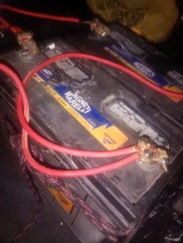 Vendo duas baterias de 100 ah (magneti mareli) usadas para som automotivo!
