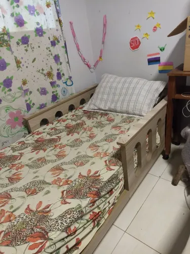 Vendo cama infantil SEM COLCHÃO