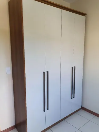 GUARDA-ROUPA 4 PORTAS