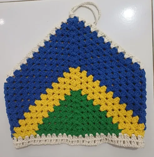 Blusinha em croché do Brasil