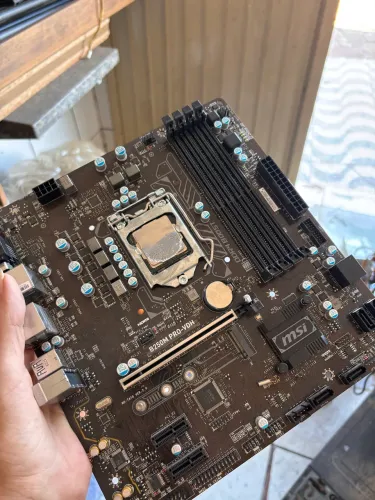 i7 7700k + B250M PRO VDH *Defeito*